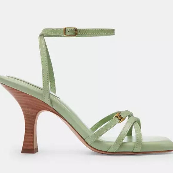 New Coach Kelsey Heels - Picture 2 of 5